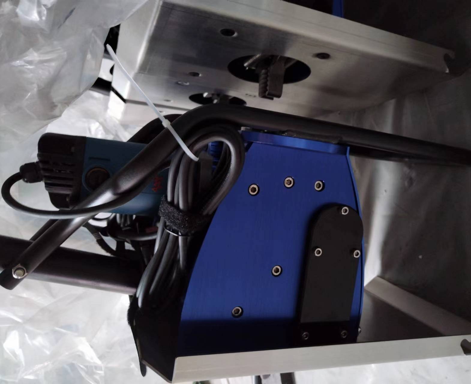 Dual-motor-driven Fiber Laser Cutting Table Automatic Slat Slag Cleaner with Convincing Cleaning Pow