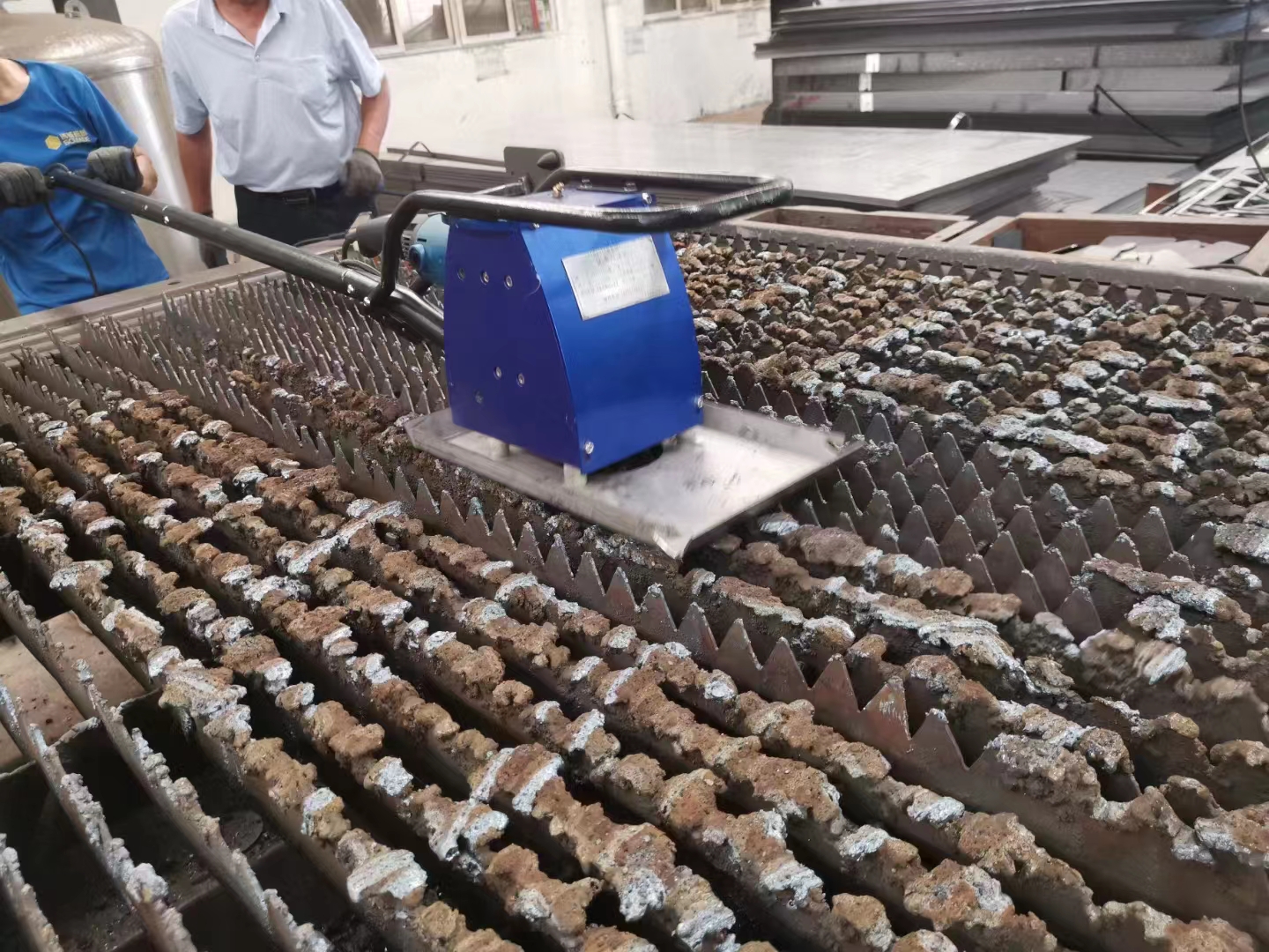 Compact Fiber Laser Cutting Machine Sword Grid Slag Cleaner for Building Material Shops and Other In