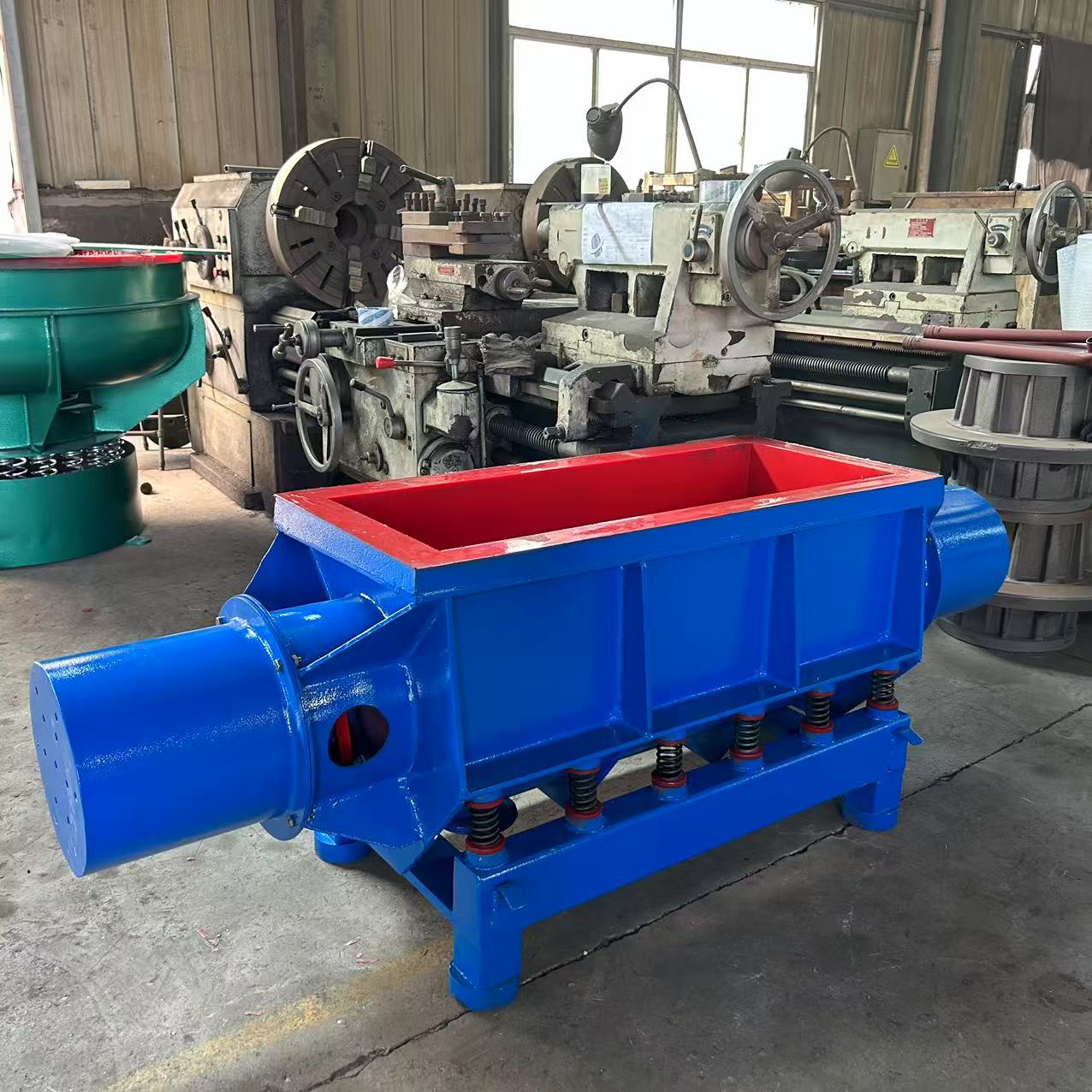 200L LINER VIBRATION MACHINE FOR DEBURRING METAL PIECES AND POLISHING