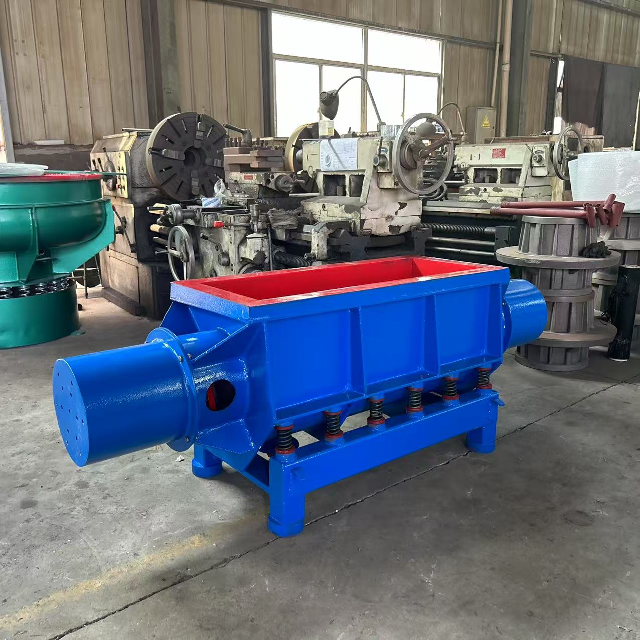 200L LINER VIBRATION MACHINE FOR DEBURRING METAL PIECES AND POLISHING